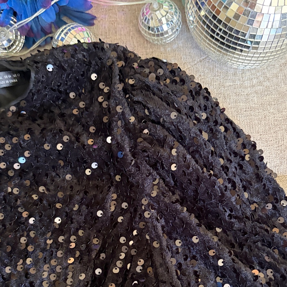 Sequin Tie-Front Crop Top - Black - Picture 7 of 9